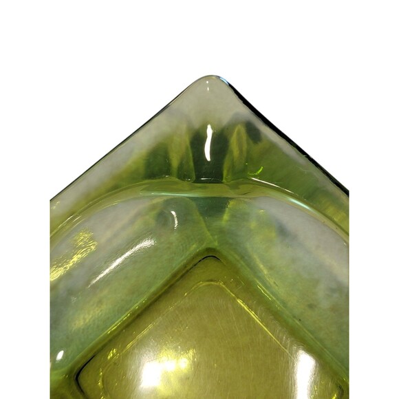 Vintage Square Ashtray Made of Green Glass, likely from the mid-20th century - Picture 4 of 5